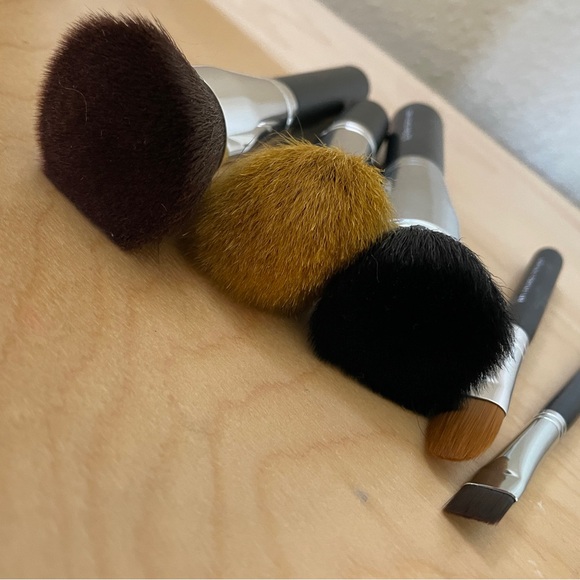 BARE ESCENTUALS 4 Makeup Brushes + 1 BareMinerals Brush - Picture 6 of 8